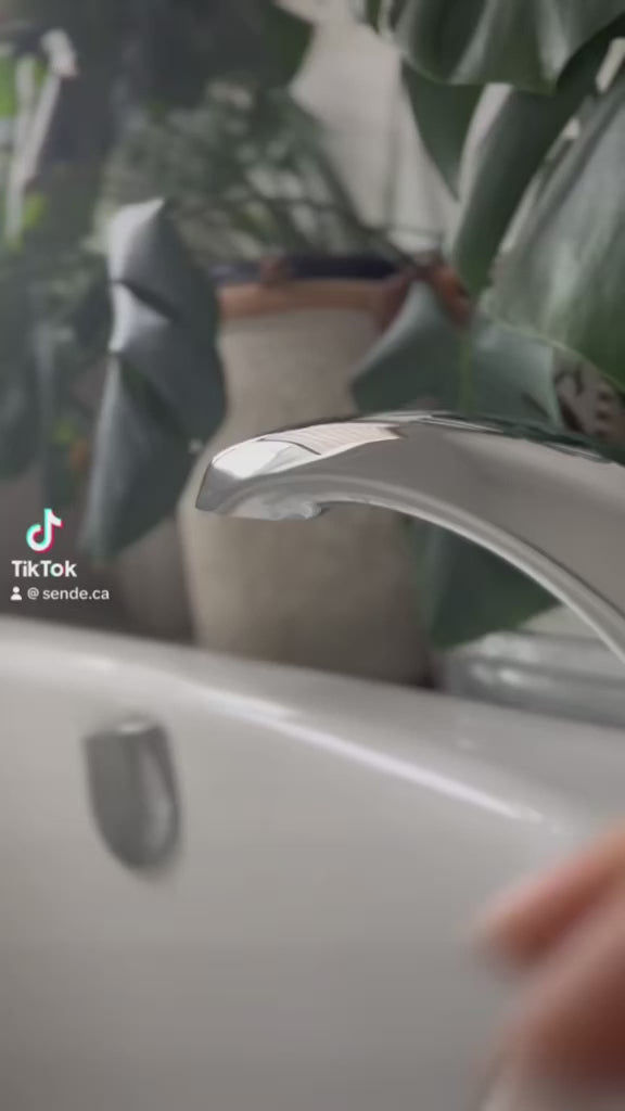Tik Tok Video showing how to use a SENDE body exfoliating kese glove in a bath or shower
