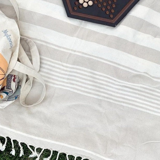 Park Picnic blanket with board game using SENDE Sand Peştemal